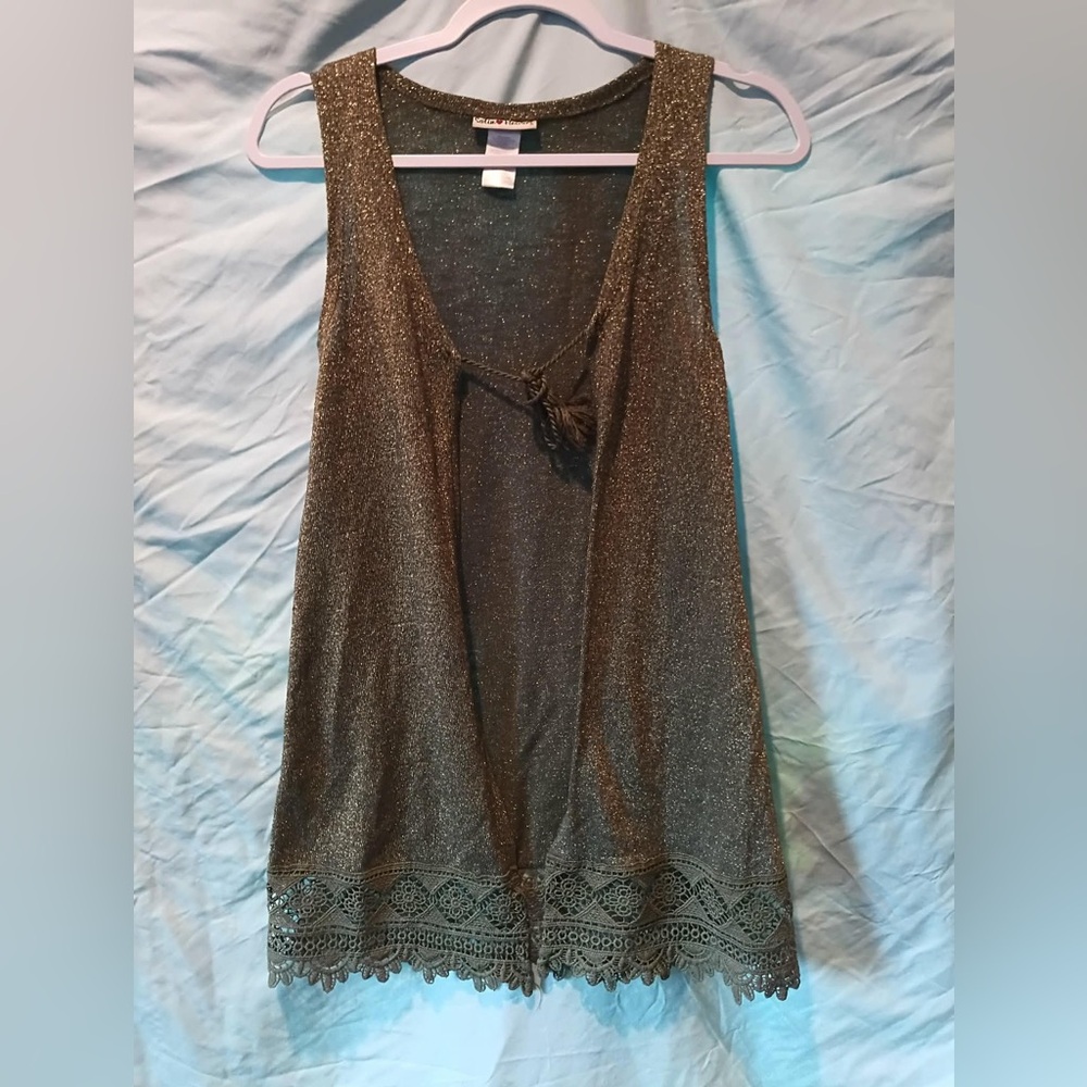 Metallic Lace-Hem Sleeveless V-Neck Tank — Gold